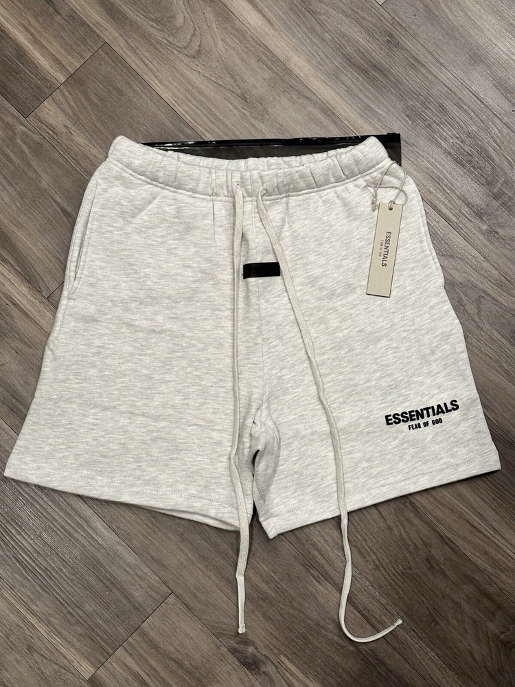 Fear of God Essentials Shorts in Medium Light Grey