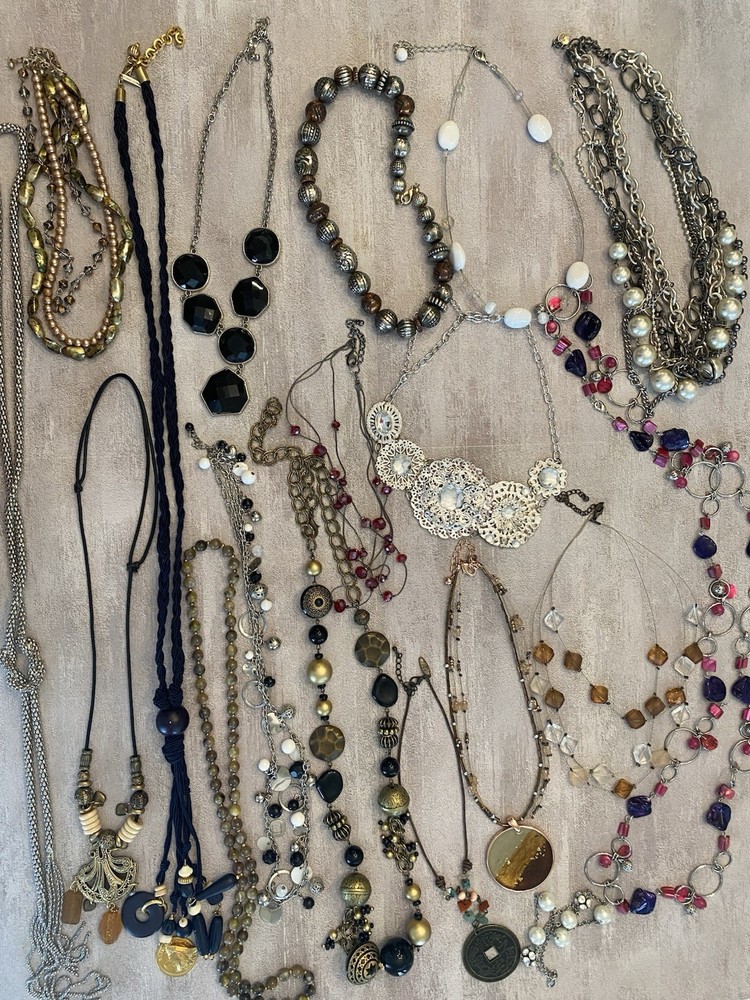 Lot 18 Women’s Costume Jewelry Assorted Necklaces
