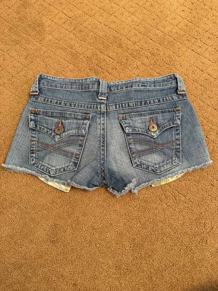 Vintage Lei Micro Low Rise Medium Wash Denim Shorts Women’s Size 5 Y2K 2000s
