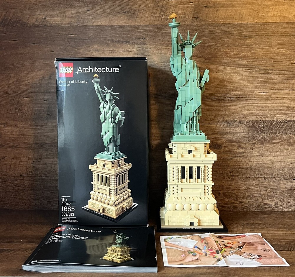 LEGO Architecture Statue of Liberty 21042 Complete Set with Manual and Box