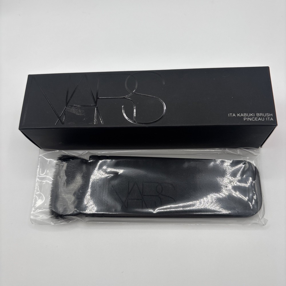 NEW IN BOX Nars  ITA Kabuki Brush 1858 Flat Kabuki Brush SEALED