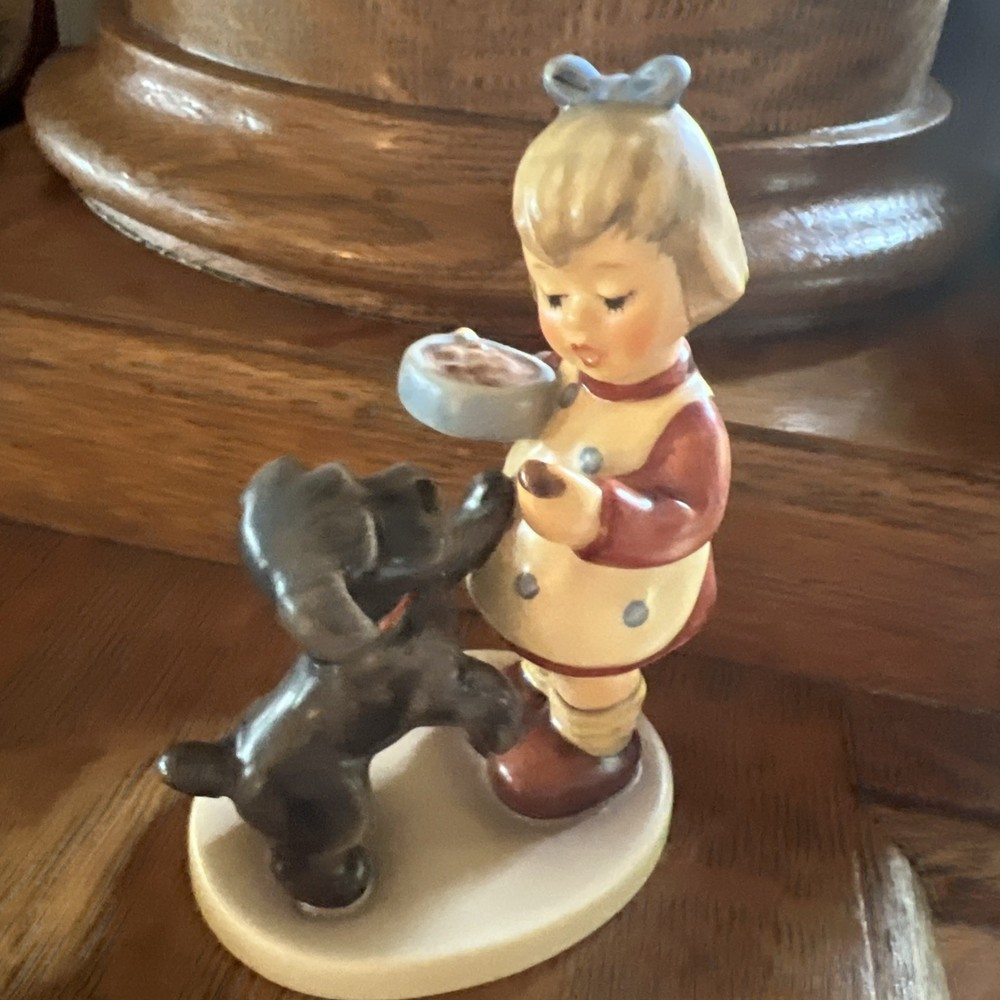 Hummel Goebel Puppy Pause Porcelain Figurine 4.25 Inch Girl Dog #1643 Hum 2032