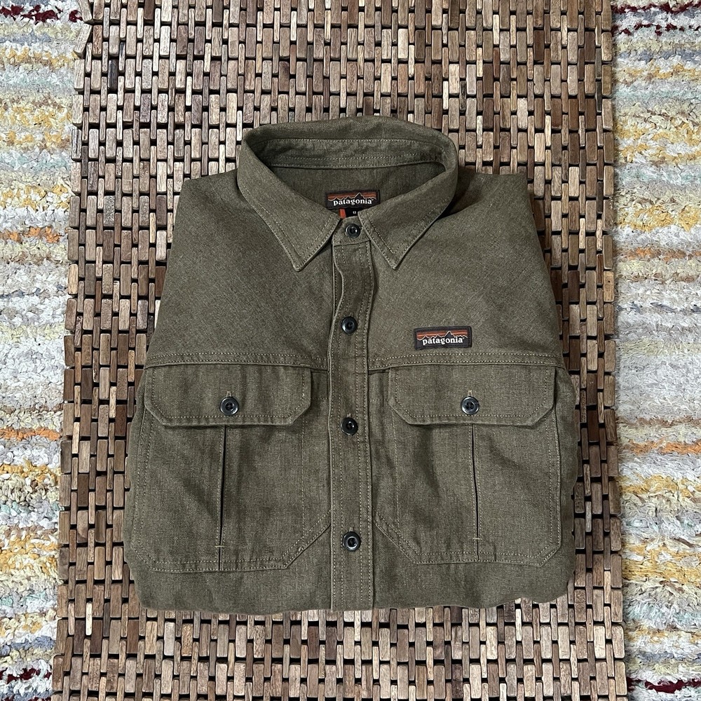 Patagonia Iron Forge Button Down Work Shirt Desert Khaki Men’s Size Medium M