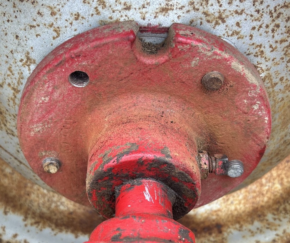 Toro 1988 Wheel Horse 414-8 Rear Wheel Hub 105763-03 Replacement Part