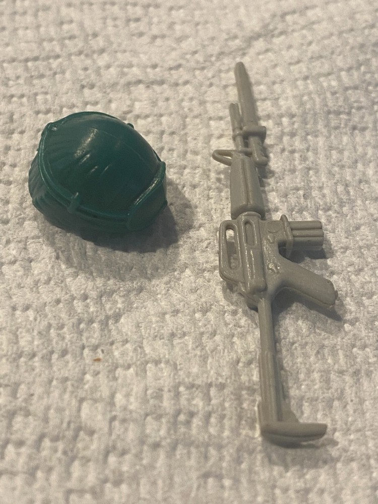 GI JOE Vintage Accessory Pack AIRBORNE (v1) HELMET & RIFLE NO REPRO