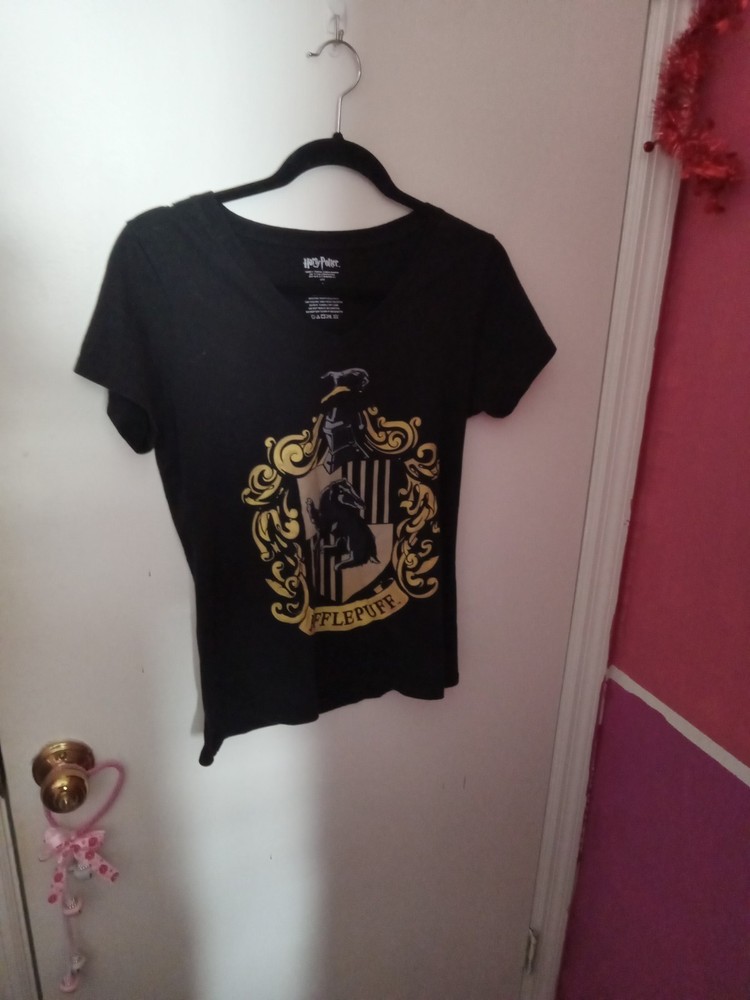 Women's Size S Hogwarts Hufflepuff Crest Harry Potter Graphic Tshirt
