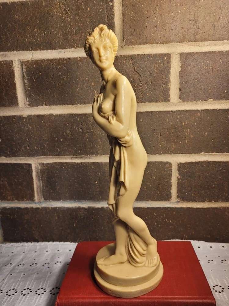 Vintage Resin Sculpture Of A Bothing Venus 14
