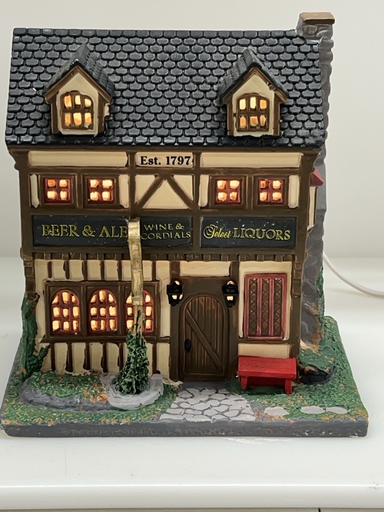 Lemax Argyle Griffin Pub Retired 2013 Village Collectible With Light Mint Condition  