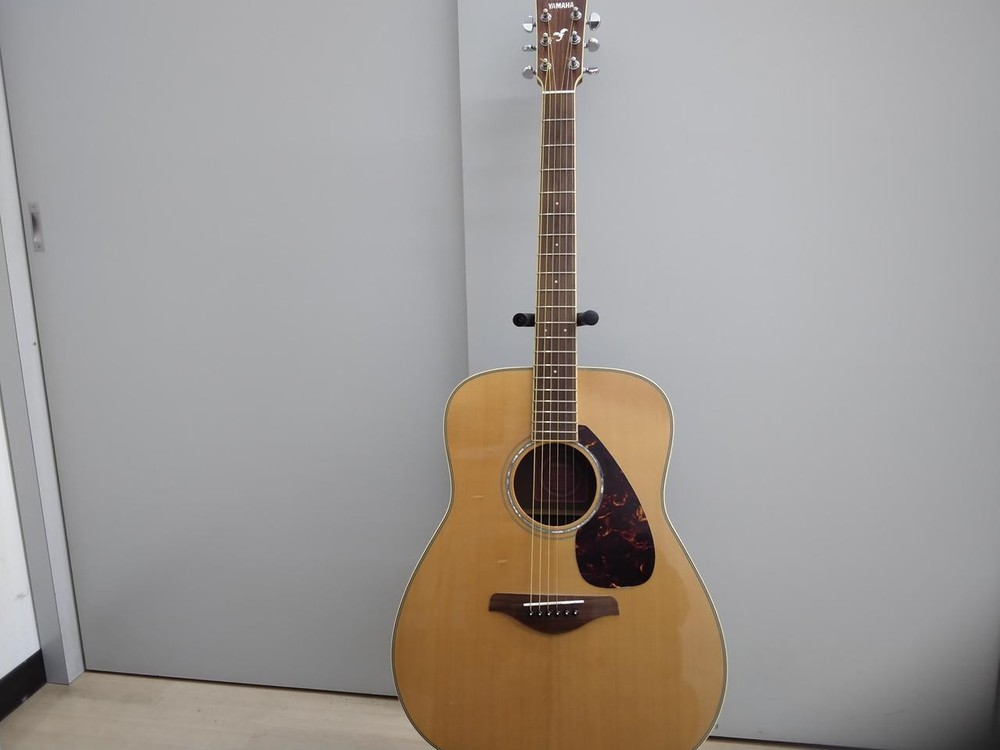 Yamaha FG-730S Solid Top Acoustic Guitar for Exceptional Sound Quality