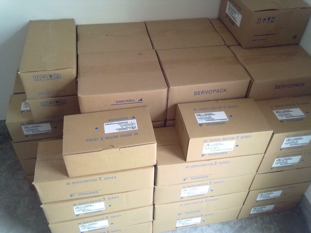 SGMSH-30DCA6H-OY Servo Motor SGMSH30DCA6HOY New In Box Expedited Ship #A6-37