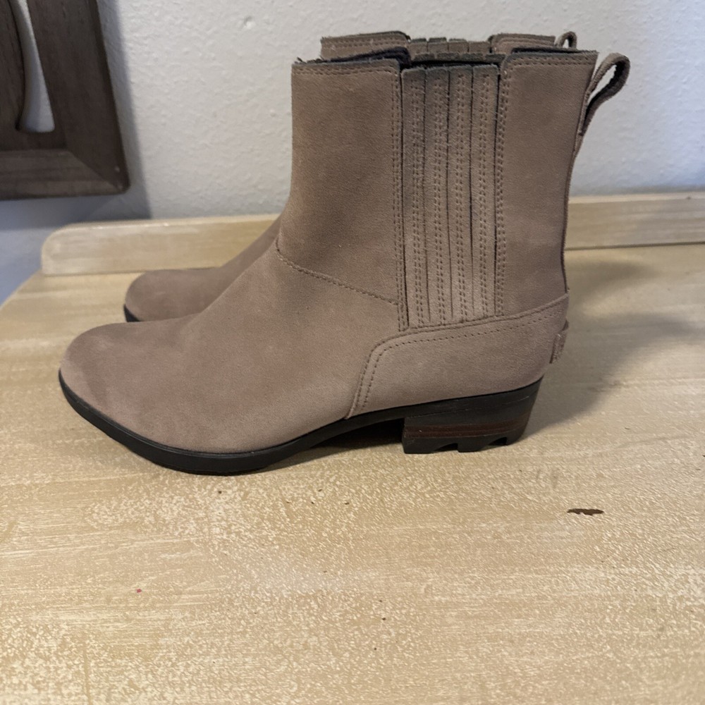 Sorel Suede Short Bootie Womens Size 9 Like New Worn Once