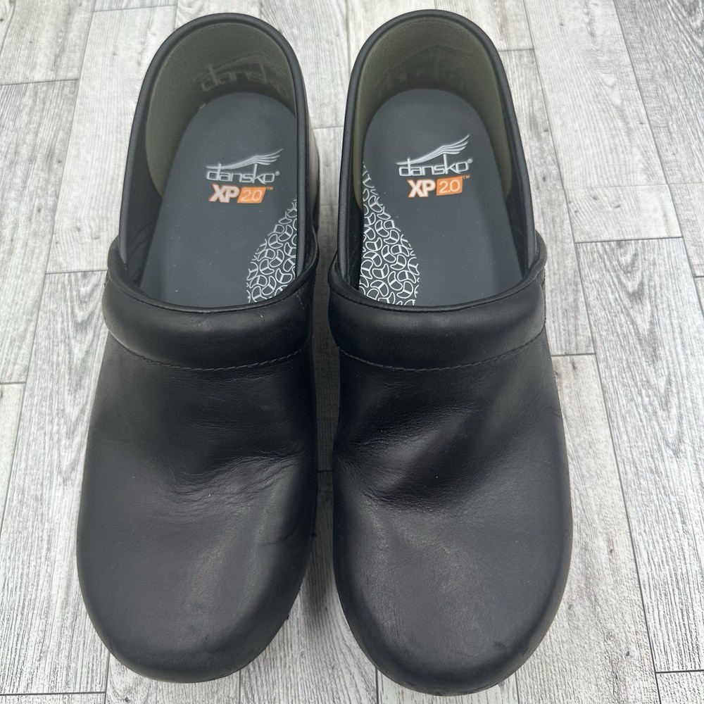 Dansko XP 2.0 Clogs Womens Size 39 (US 8.5-9) Black Leather Slip On Shoes