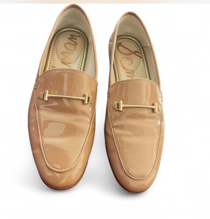Sam Edelman women’s Loraine tan tailored loafers with gold hardware.  Size 5.5
