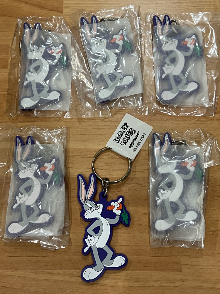 Vintage 1997 Looney Tunes Bugs Bunny Rubber Keychain Collectible