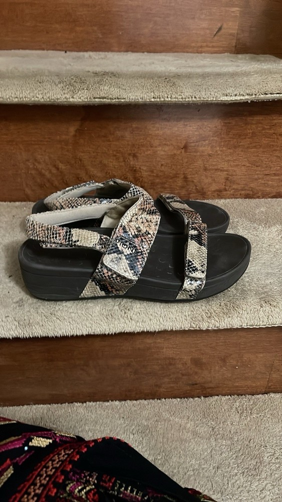 Vionic Womens Snakeskin Sandals Size 7 Excellent Condition