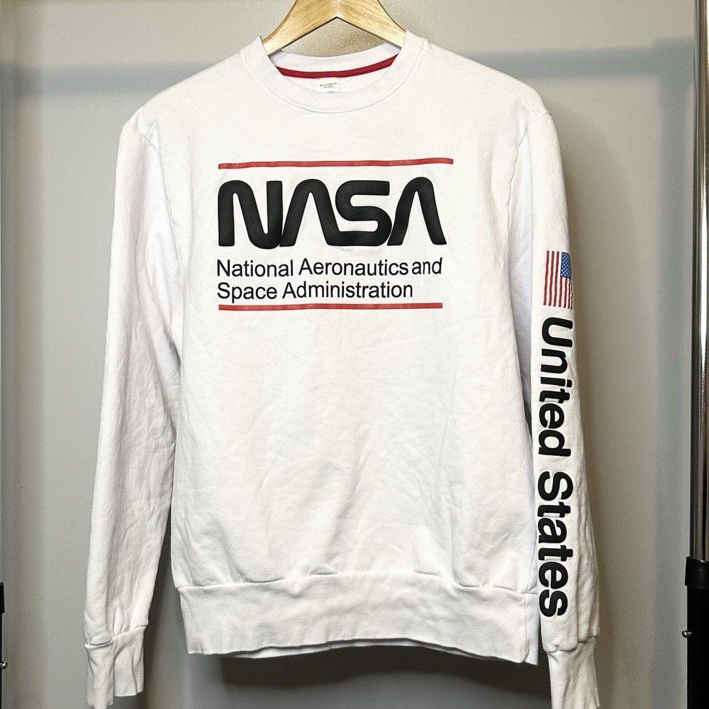 NASA Pullover Sweatshirt Soft White Fleece Unisex Men’s Size M USA Sleeve Detail