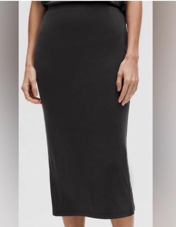 Lululemon Softstreme Black Athletic Midi Skirt Size 6 Drawstring Waist Pockets