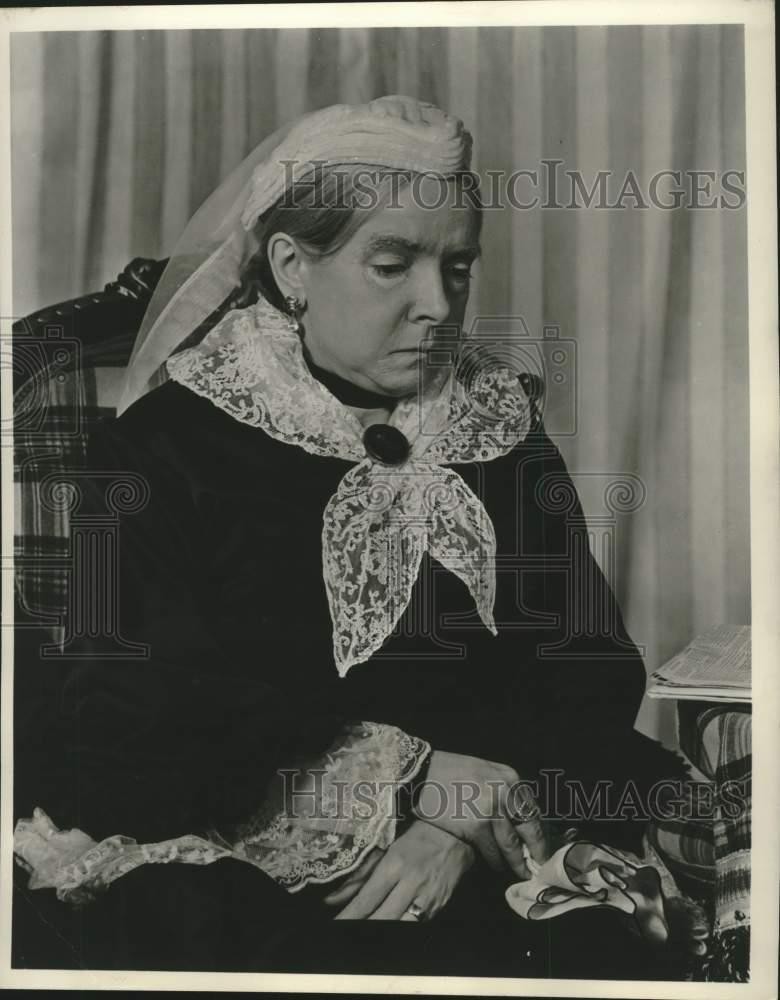 1935 Press Photo Helen Hayes in her role as Victoria in 