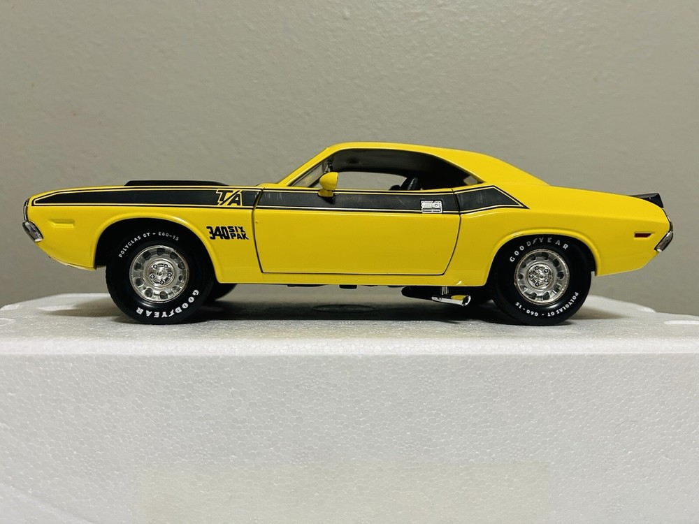 NEW AMERICAN MUSCLE 1970 DODGE CHALLENGER T/A 340 SIX PACK 1:18
