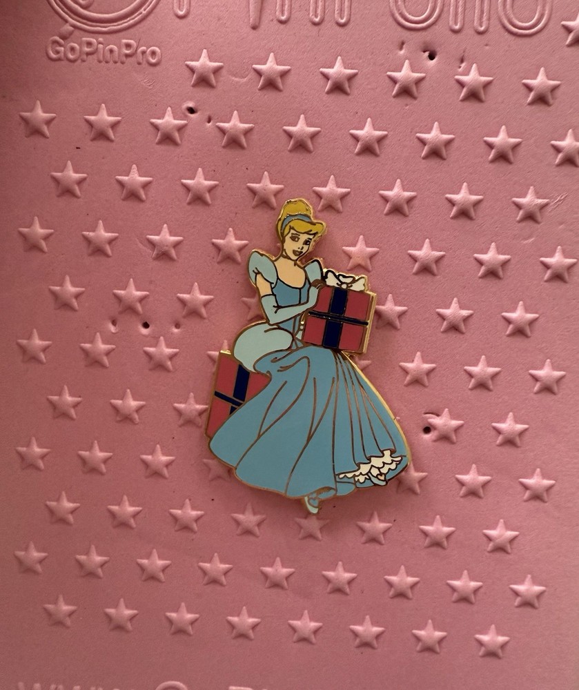 Disney WDW Mickey Throws a Party Toontown LE 1000 Cinderella Pin for Trading