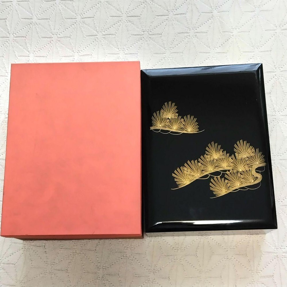 Black Lacquer Box with Gold Foil Leaf Pattern Aizu Wakamatsu Gift