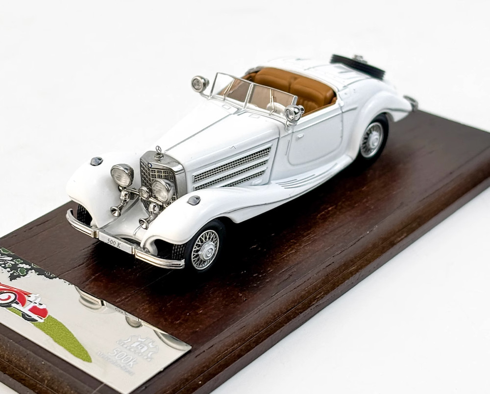 Liberty 1:64 White 500K Vintage Convertible Sports Model Diecast Metal Car