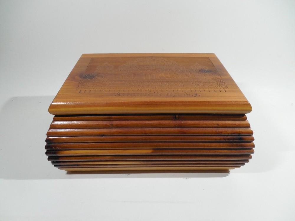 Trump Taj Mahal casino/resort Mini cedar hope chest rare and vintage