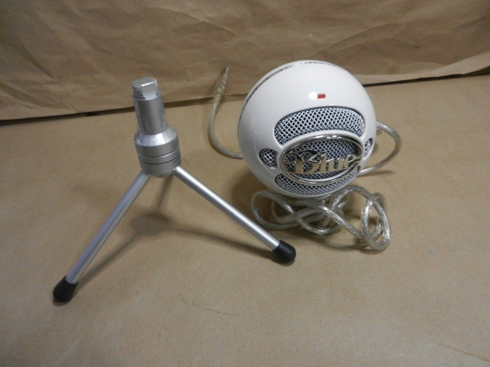 Blue Snowball White USB Plug And Play Condenser Podcast Microphone