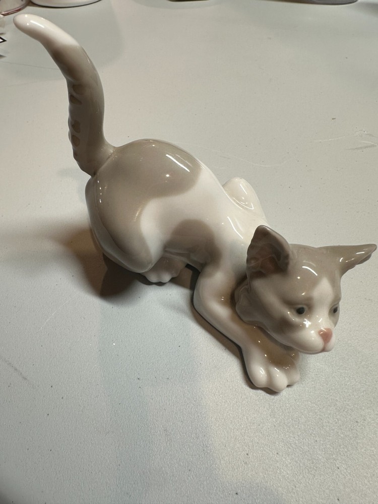 Lladro Retired Attentive Cat 5112 1981 Excellent Glossy Finish