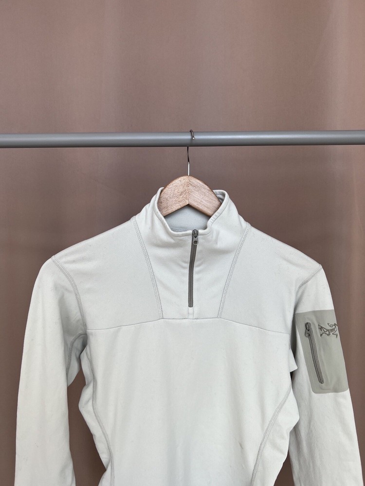 Arcteryx Women’s Beige Quarter-Zip Long Sleeve Pullover Size M