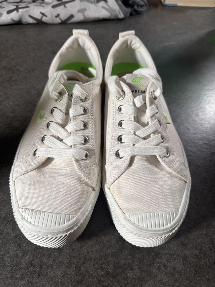 Cariuma OCA Low Canvas Sneakers Off White Sustainable Shoes Women’s 8