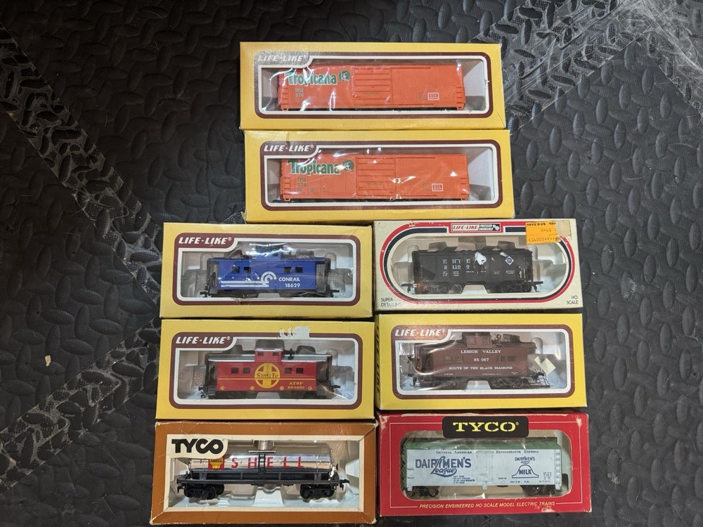 Realistic HO Scale Tyco Freight Train Car Lot - Life-Like Detail
