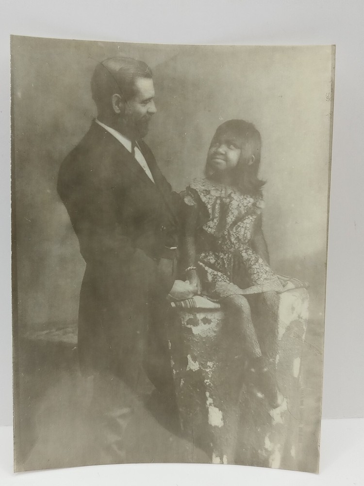 VINTAGE - photo - Krao Farini - CIRCUS SHOW - HORROR - FREAK