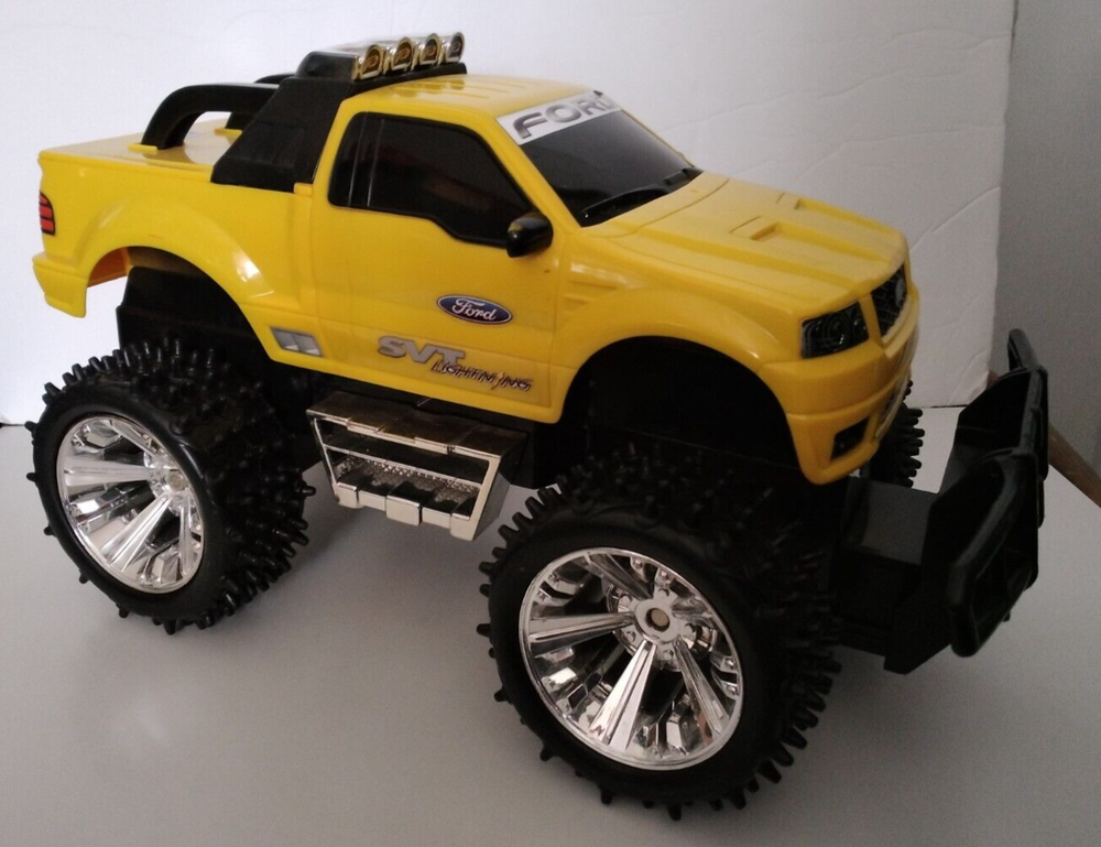 Ford Tyco 2000 Mattel 2585 FH Yellow SVT Lightning Remote Control Truck for Kids