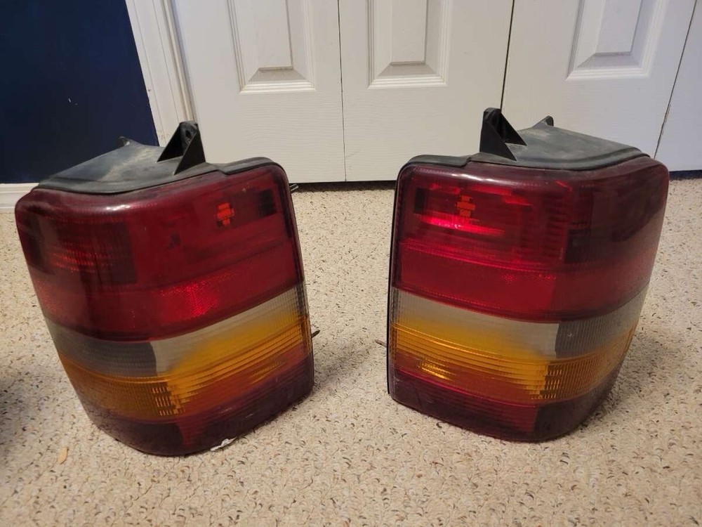 1996 Jeep Grand Cherokee Tail Lights
