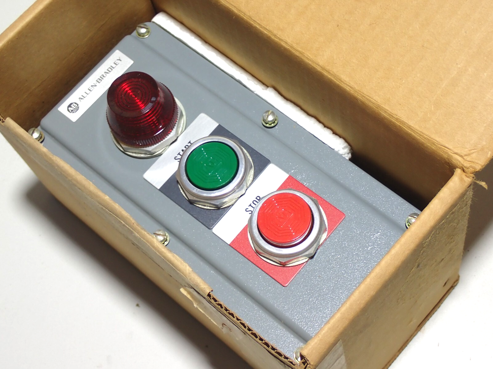 800T-2TAP ALLEN BRADLEY PUSH BUTTON STATION NEW