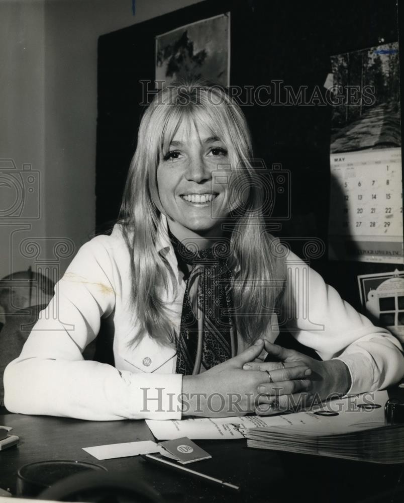 1969 Press Photo Jody Brockway at her work desk