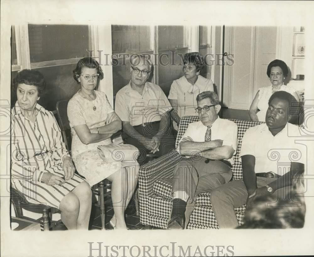Press Photo Men and women at Women Against Crime meeting - noc44435