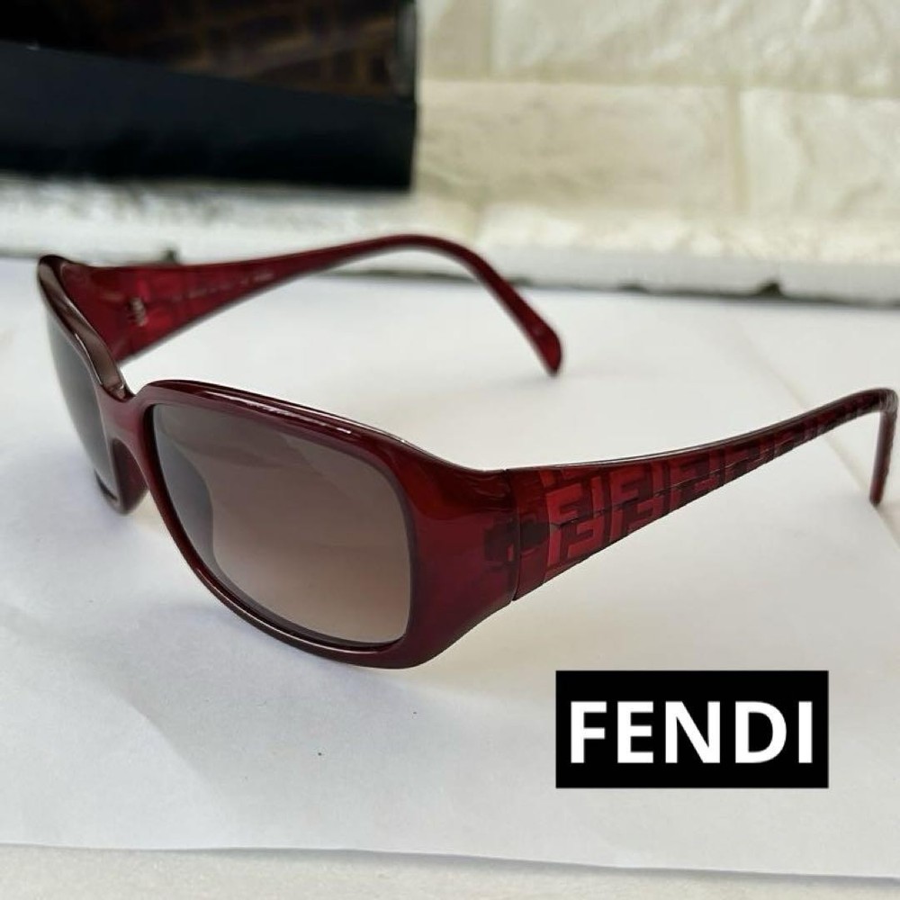 Fendi FS5146 Red Gradient Lens Sunglasses with Authentic Logo Frame Pre-Owned