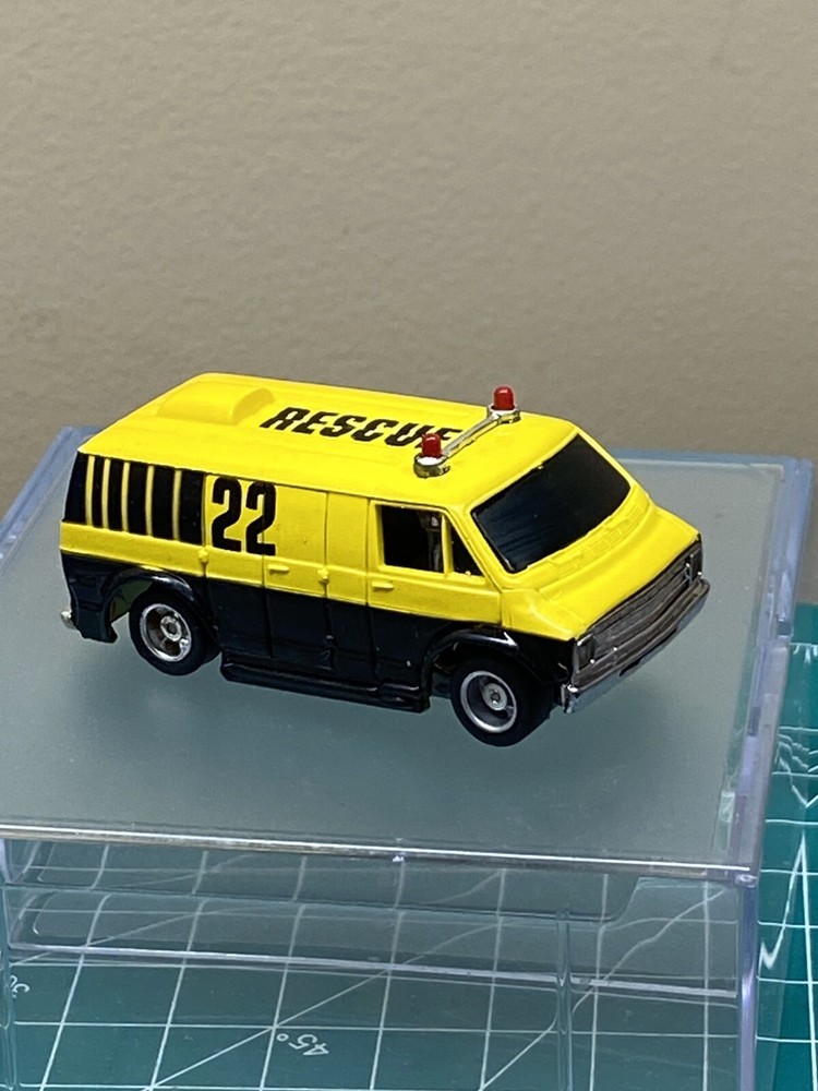 Vintage Tyco Slot Car Rescue 22 Curve Hugger Tested Light Works