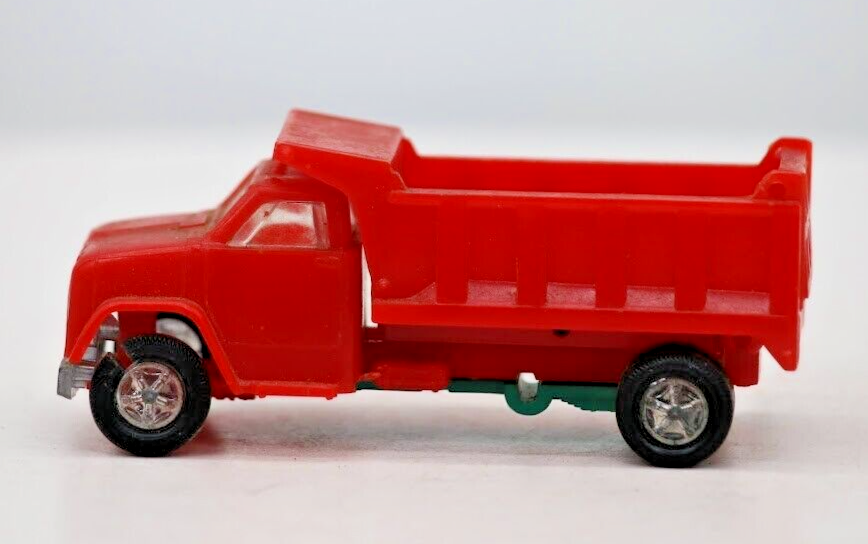 LINDBERG HO Scale 1:87 Red Snap-Fit Dump Truck with Moveable Bed