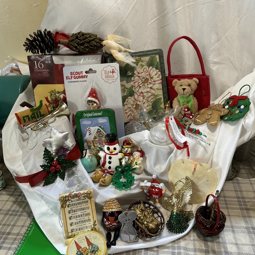 25+ Handmade & Store-Bought Christmas Ornaments with Bonus Holiday Cards  