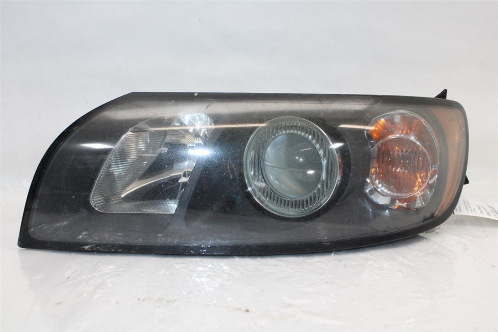 Used Left Headlight Assembly for 2005 Volvo 50 Series 5-Cylinder Non-Xenon
