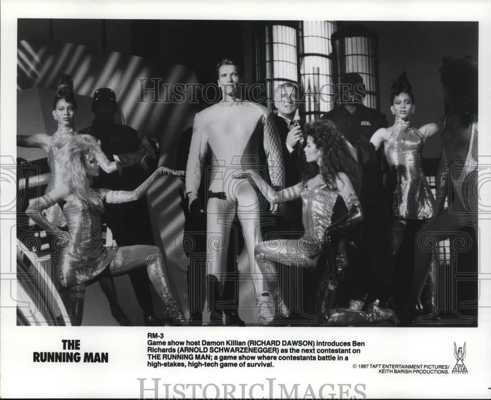 1987 Press Photo Arnold Schwarzenegger and co stars in 