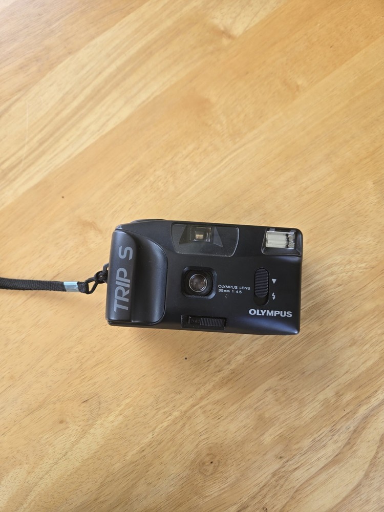 Olympus Trip S 35mm Point & Shoot Film Camera Built-in Flash Black Untested