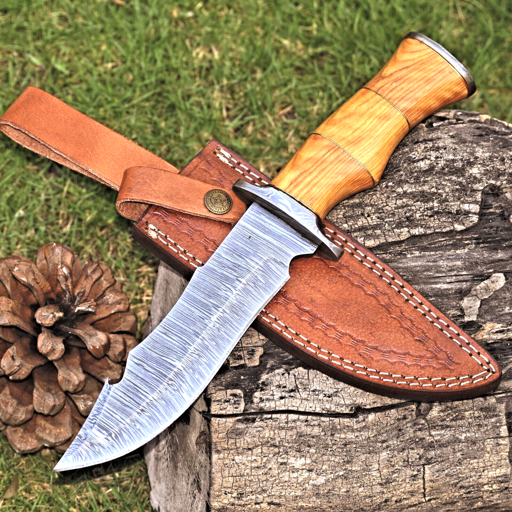 Custom Hand-Forged Damascus Steel Hunting Camping Knife with Wooden Handle 26SS