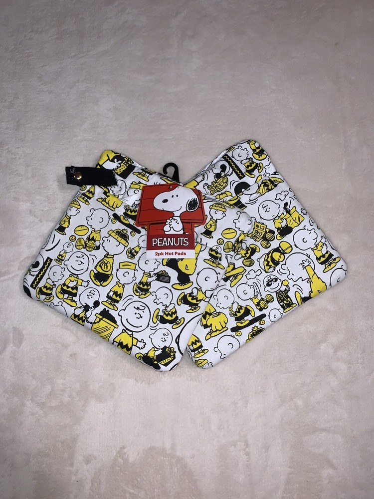 Charlie Brown Peanuts 2-Pack Yellow Oven Mitts & Hot Pads