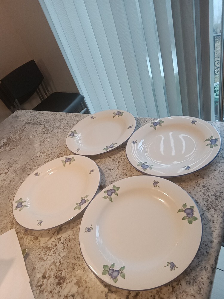 ROYAL DOULTON EVERYDAY BLUEBERRY FINE CHINA - PLATE 10.75 ENGLAND-4PCS. EUC