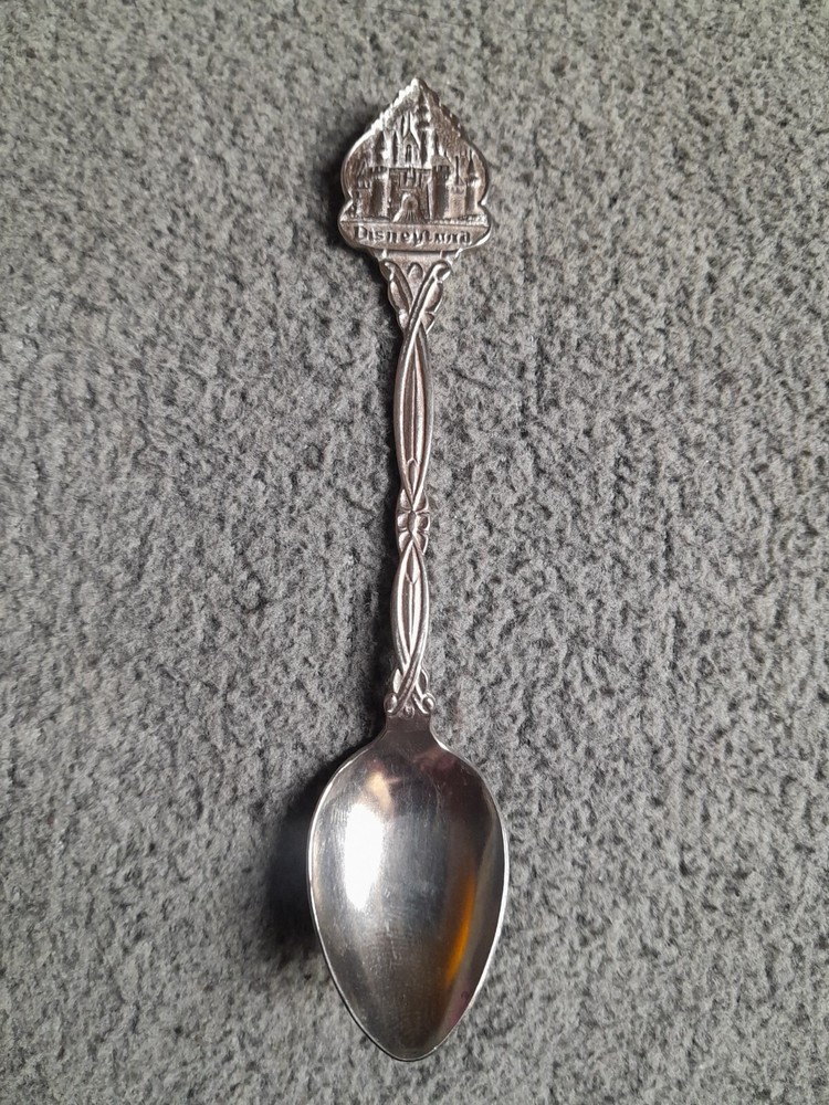 Vintage 1982 Disneyland Castle Holland Collector Spoon