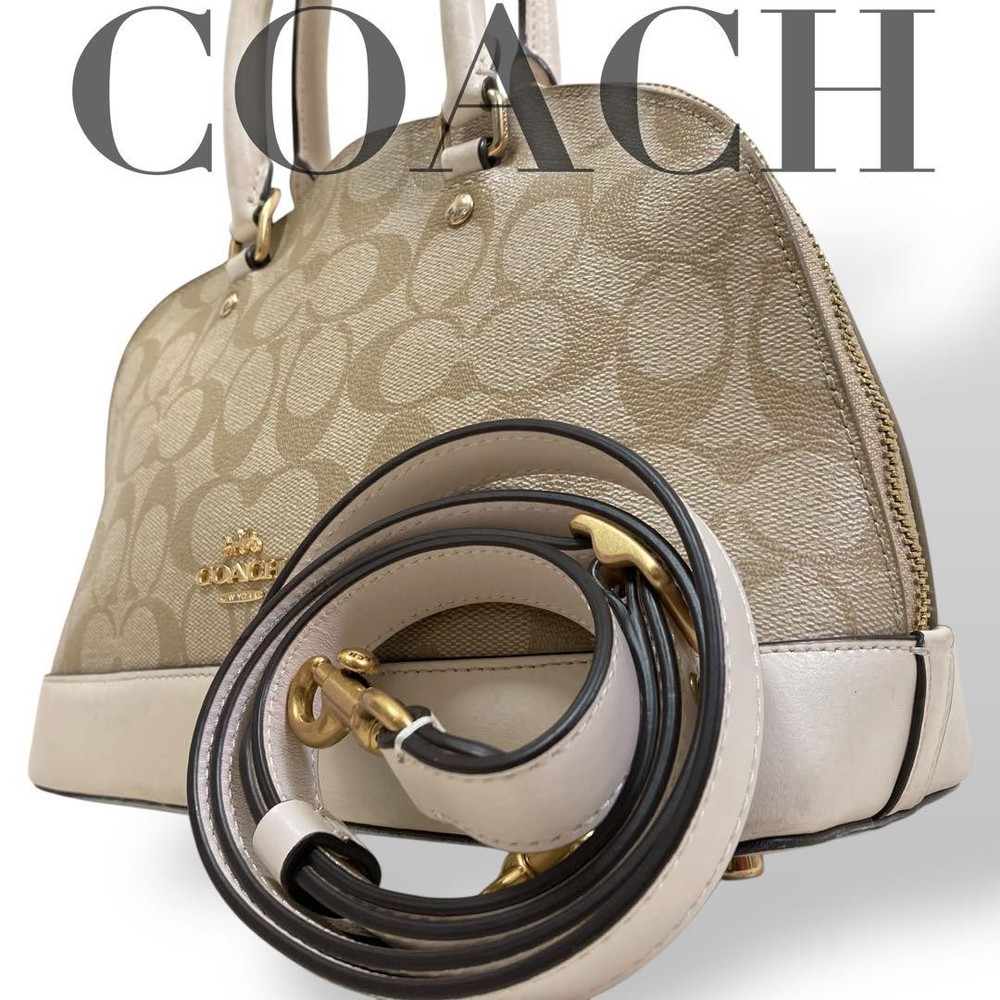 Coach Signature Carriage Bracket Elegant 2-Way Shoulder Bag
